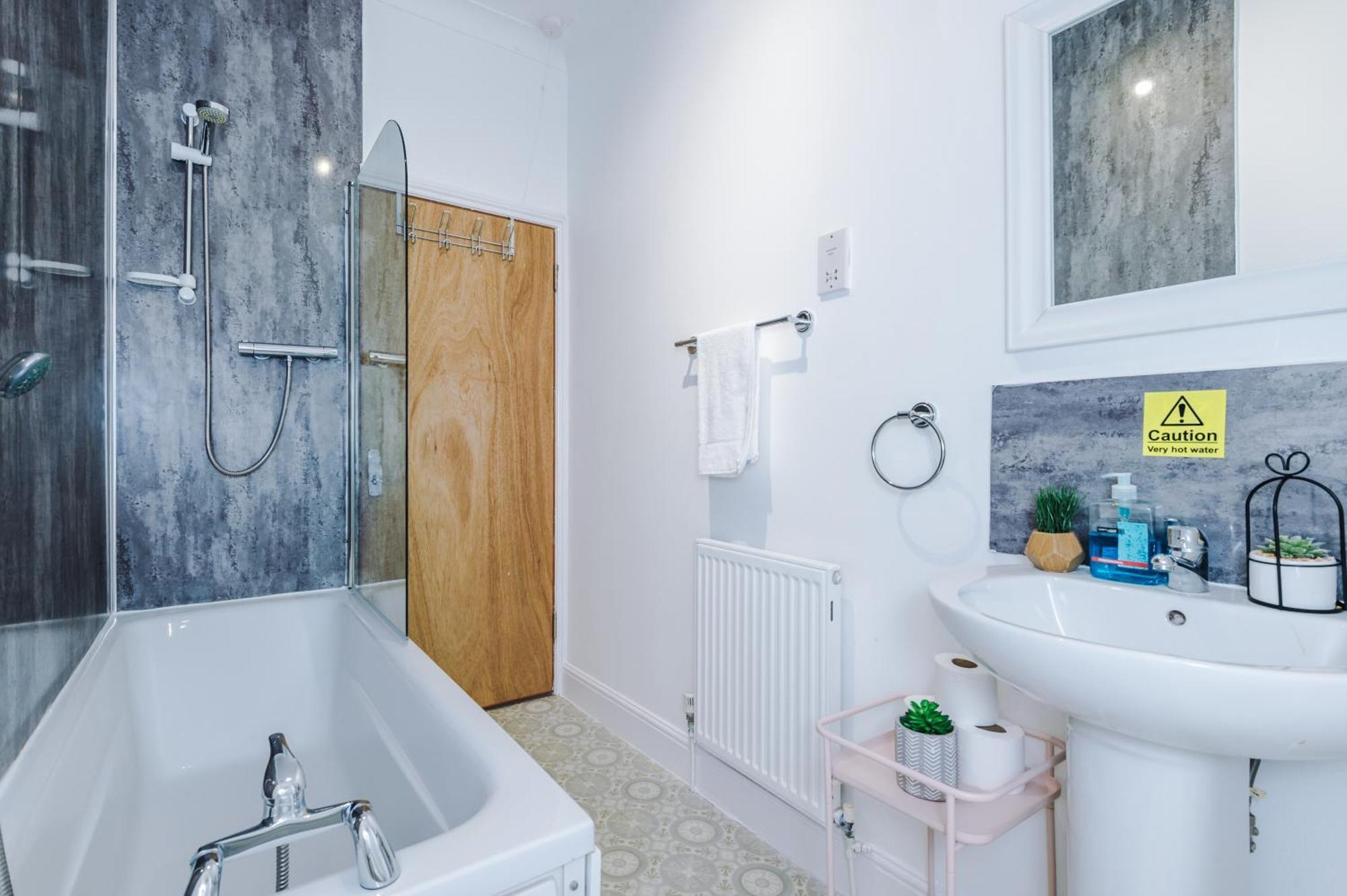 Foxton House Stylish 3Bed Retreat - Walk To Coventry'S Delights Villa Exterior photo